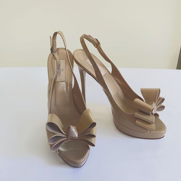 Valentino Platform Nude Patent Leather Peep Toe Sandals, Triple Bow, Sz 9, EUC - Picture 1 of 8